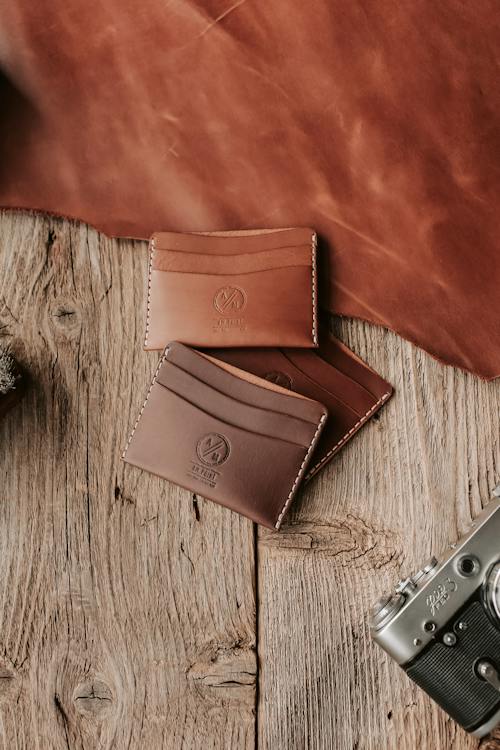 BROWN TOOLED LEATHER WALLET