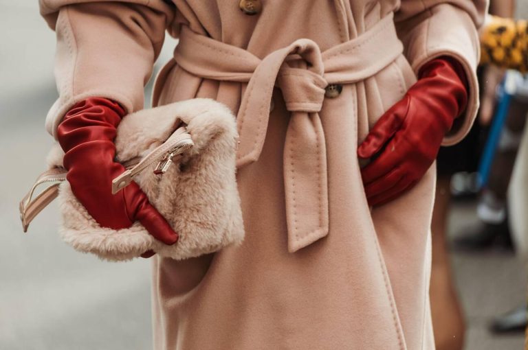 RED LEATHER GLOVES WITH TRENCH COAT AND FUR HANDBAG